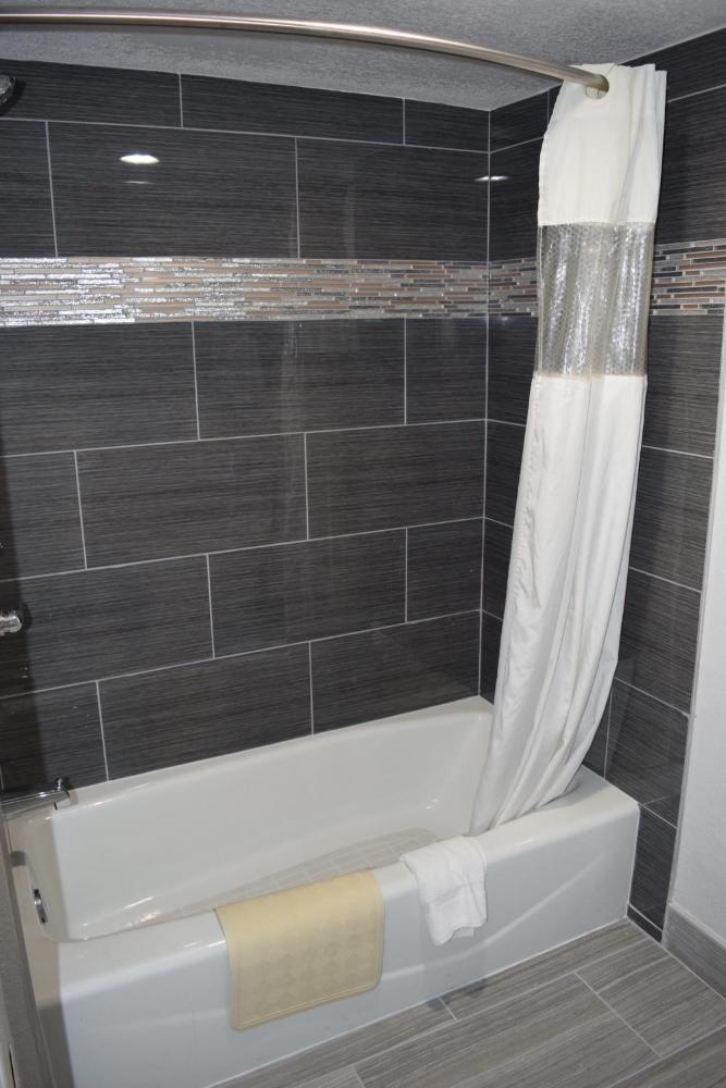 Deluxe Double Room with Shower interior